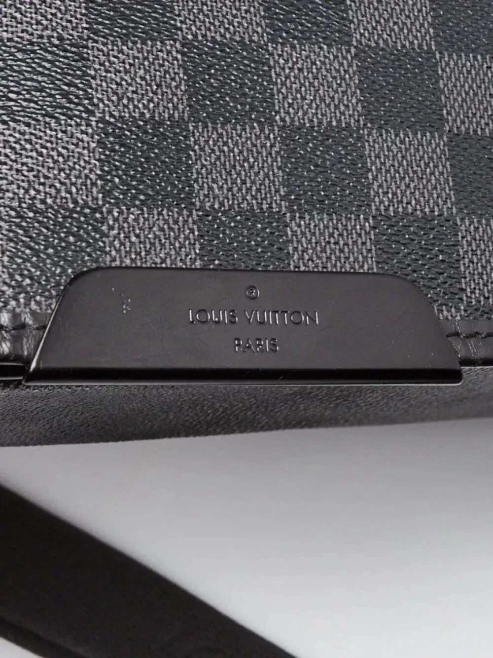 Louis Vuitton Damier Graphite Canvas Daniel MM Messenger Bag